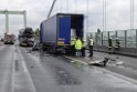 Schwerer LKW VU PKlemm A 4 Rich Olpe auf der Rodenkirchener Bruecke P108